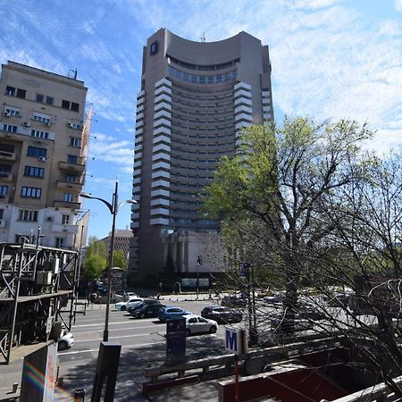 Beautiful Apartment In Old City Bukares Bagian luar foto