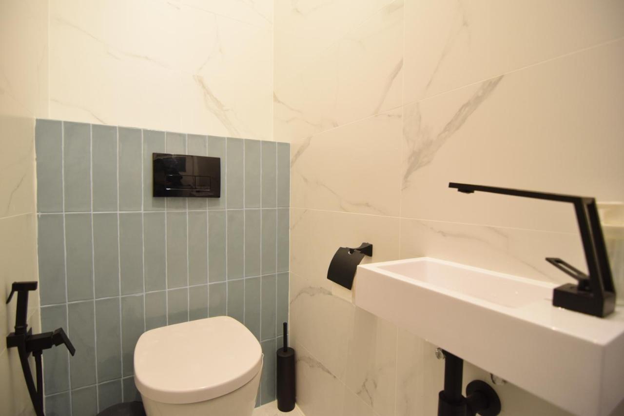 Beautiful Apartment In Old City Bukares Bagian luar foto