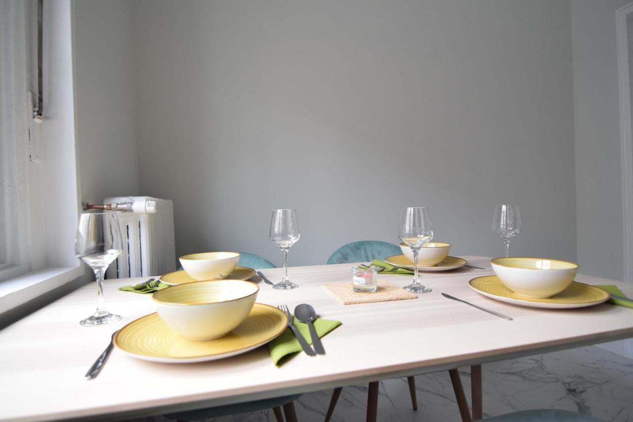 Beautiful Apartment In Old City Bukares Bagian luar foto