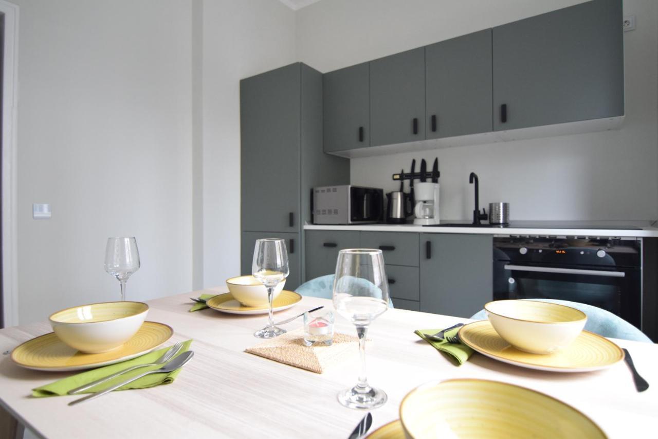 Beautiful Apartment In Old City Bukares Bagian luar foto