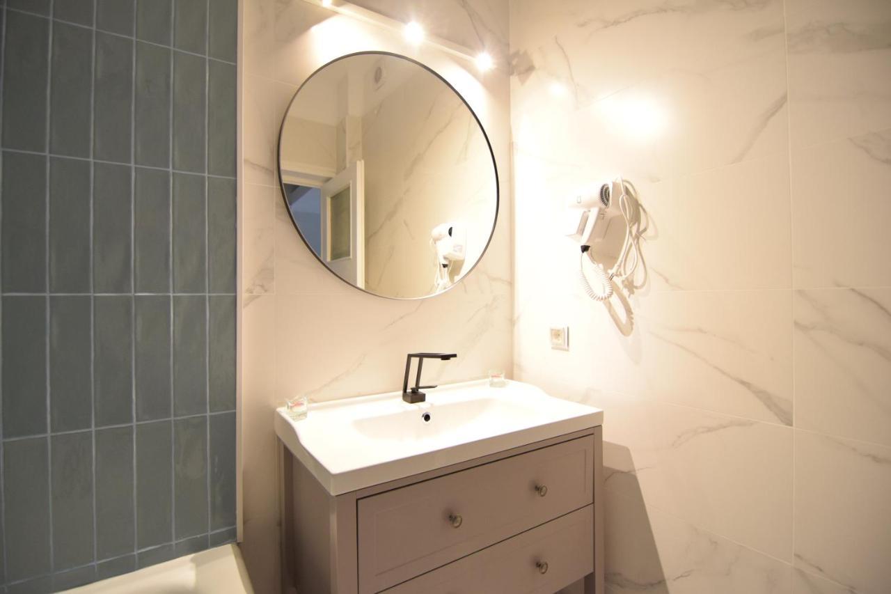 Beautiful Apartment In Old City Bukares Bagian luar foto