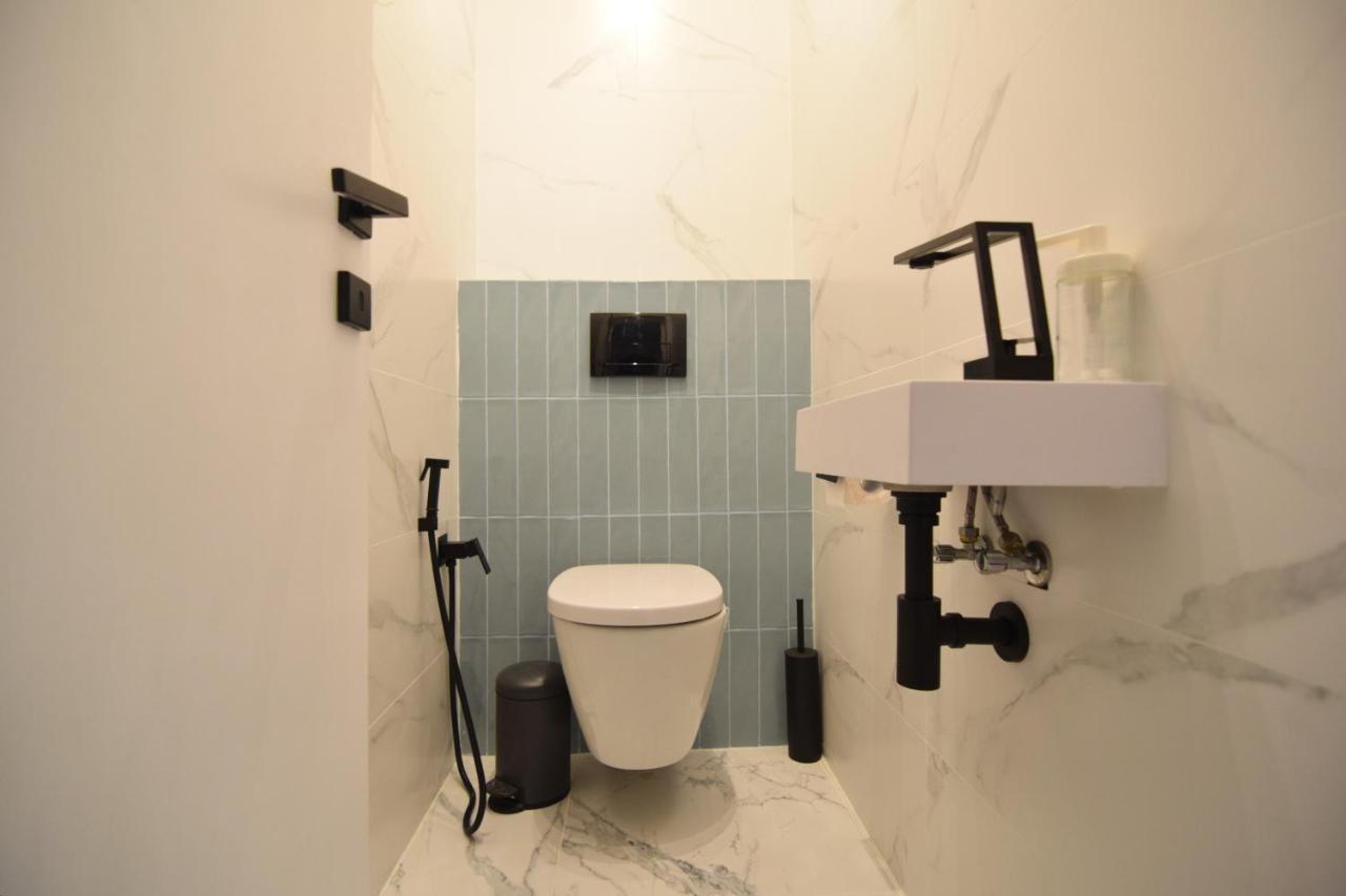 Beautiful Apartment In Old City Bukares Bagian luar foto