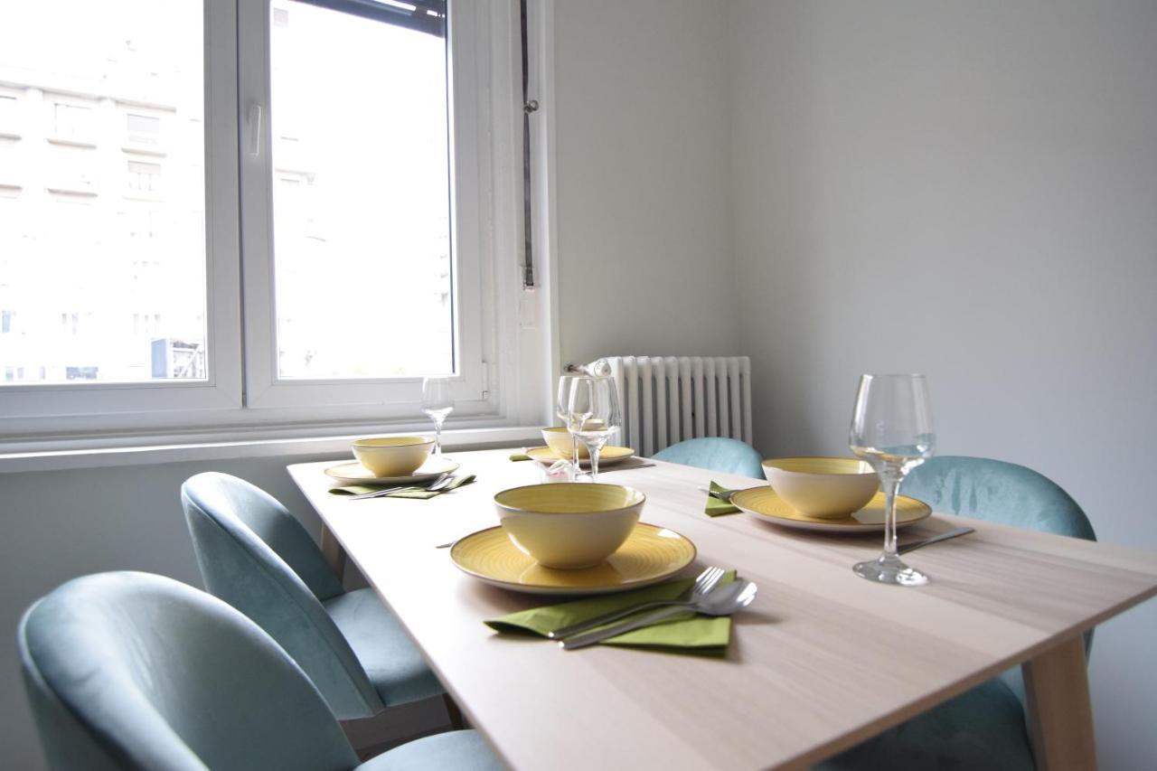 Beautiful Apartment In Old City Bukares Bagian luar foto