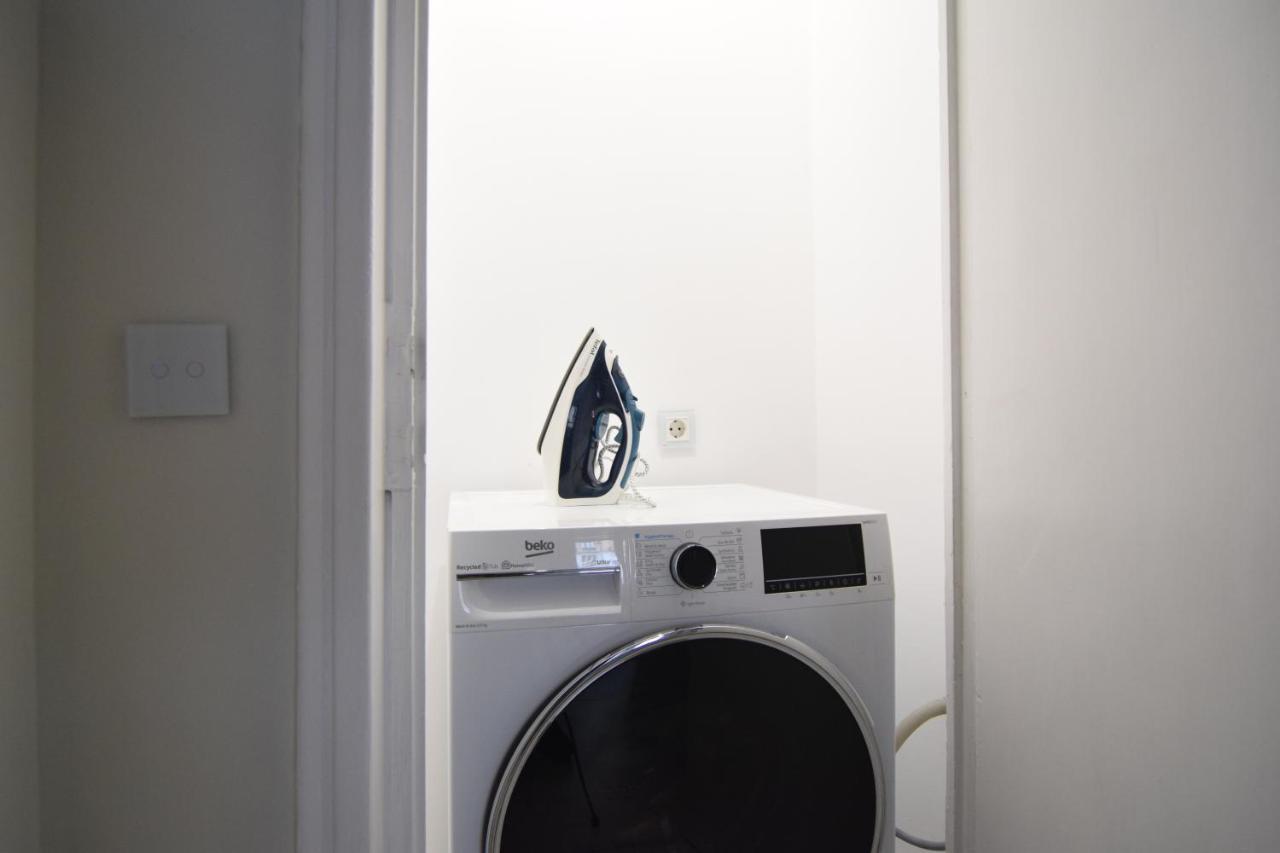 Beautiful Apartment In Old City Bukares Bagian luar foto