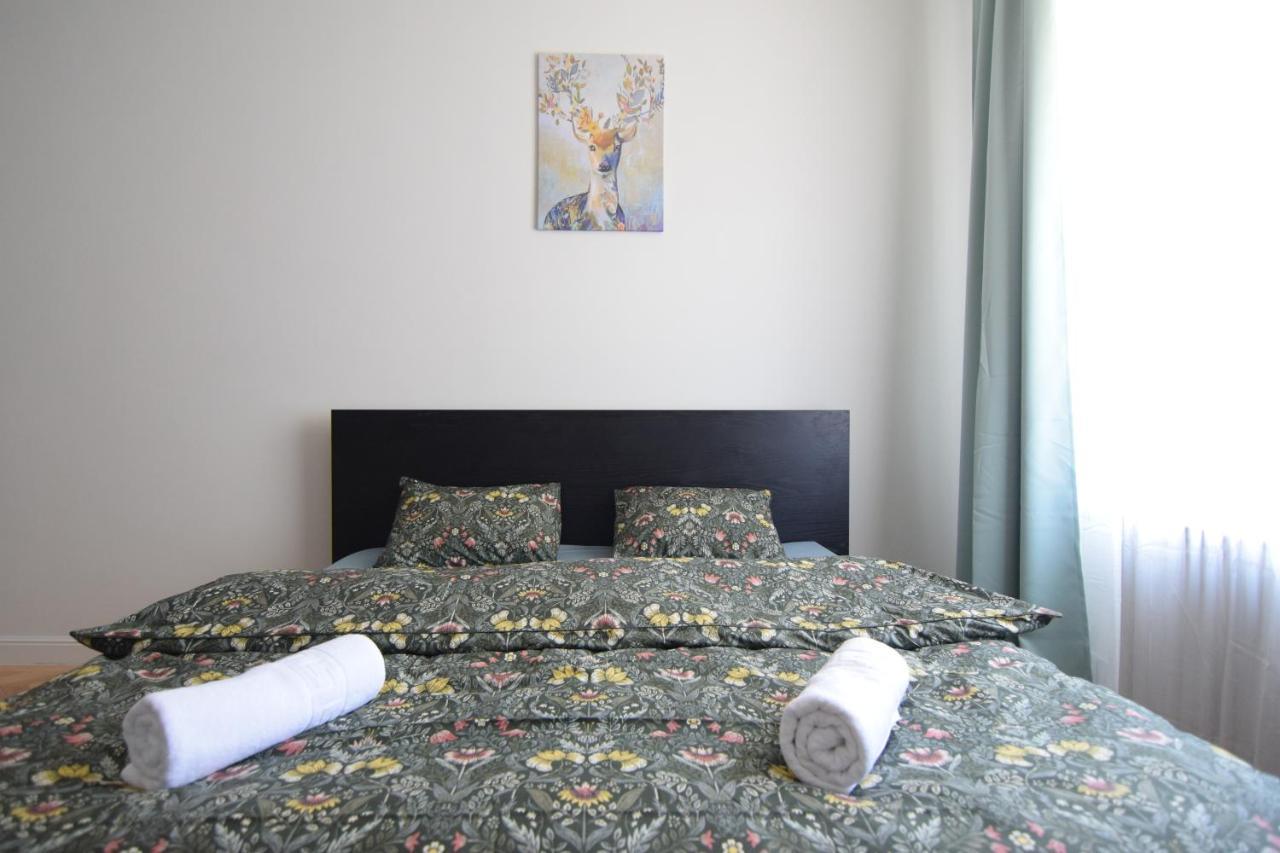 Beautiful Apartment In Old City Bukares Bagian luar foto